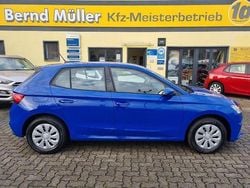Blau Neu 2025 Skoda Fabia Drive Limousine | 16.894 € (Guter Preis)