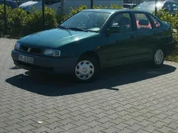 Grün Gebraucht 1998 Seat Cordoba Limousine | 1.400 €
