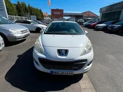 Weiß Gebraucht 2011 Peugeot 207 Cabrio | 4.350 € (Etwas zu teuer)