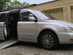 Silber Gebraucht 2011 Kia Carnival Van / Kleinbus | 8.500 €