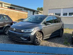 Grau Gebraucht 2017 VW Touran Highline Van / Kleinbus | 18.490 € (Fairer Preis)