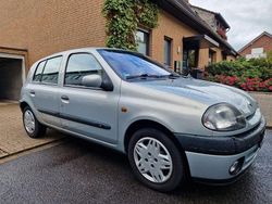 Grau Gebraucht 2006 Renault Clio II Limousine | 3.890 € (Fairer Preis)