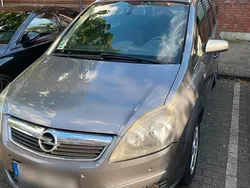 Grau Gebraucht 2007 Opel Zafira Van / Kleinbus | 2.200 € (Teuer)