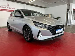 Sleek silver Gebraucht 2023 Hyundai i20 Trend Kleinwagen | 15.999 €