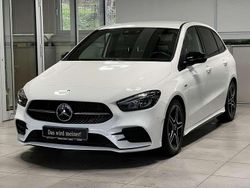 Weiß Gebraucht 2020 Mercedes 200 AMG line Limousine | 26.770 € (Guter Preis)