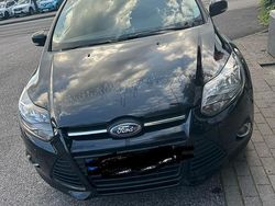 Schwarz Gebraucht 2012 Ford Focus Kombi | 6.200 €