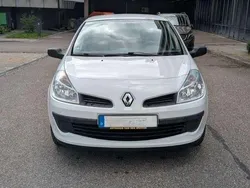 Weiß Gebraucht 2008 Renault Clio III Kleinwagen | 3.650 € (Fairer Preis)