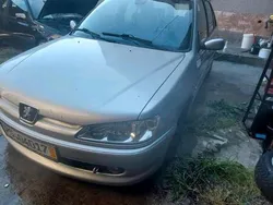 Silber Gebraucht 2000 Peugeot 306 Kleinwagen | 2.200 €