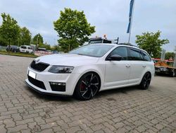 Weiß Gebraucht 2017 Skoda Octavia RS Kombi | 13.499 €
