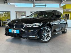 Schwarz Gebraucht 2022 BMW 320e Sport Line Kombi | 25.995 € (Fairer Preis)