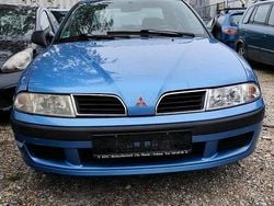 Blau Gebraucht 1999 Mitsubishi Carisma Kleinwagen | 900 €