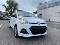 Weiß Gebraucht 2015 Hyundai i10 Basis Kleinwagen | 6.550 € (Etwas zu teuer)