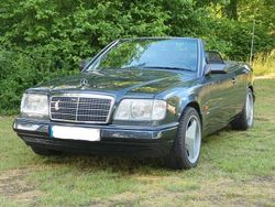Schwarz Gebraucht 1993 Mercedes E300 Cabrio | 25.000 €