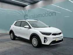 Weiß Gebraucht 2024 Kia Stonic Vision SUV | 21.350 € (Fairer Preis)
