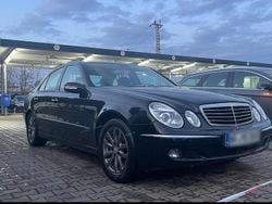 Schwarz Gebraucht 2005 Mercedes E240 Limousine | 2.800 €