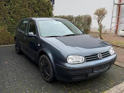 Blau Gebraucht 2000 VW Golf IV Kleinwagen | 900 € (Fairer Preis)