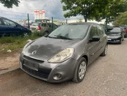 Grau Gebraucht 2010 Renault Clio II Kleinwagen | 1.300 € (Guter Preis)