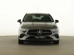 Grau Gebraucht 2023 Mercedes A250 Night Limousine | 27.763 € (Fairer Preis)