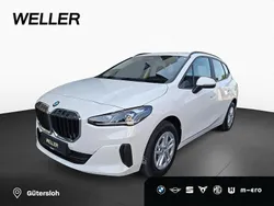 Alpinweiss iii (weiß) Gebraucht 2023 BMW 218 Active Tourer Shadowline Van / Kleinbus | 26.950 € (Superpreis)