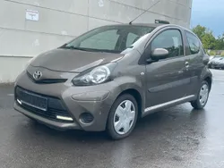 Braun Gebraucht 2012 Toyota Aygo Cool Kleinwagen | 2.390 € (Fairer Preis)