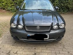 Grau Gebraucht 2009 Jaguar X-type Limousine | 3.750 €