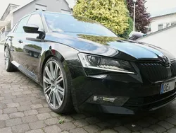 Schwarz Gebraucht 2016 Skoda Superb LAURIN & KLEMENT Kombi | 20.000 € (Fairer Preis)