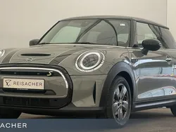 Moonwalk grey metallic Gebraucht 2022 Mini Cooper SE Essential Kleinwagen | 18.990 € (Fairer Preis)