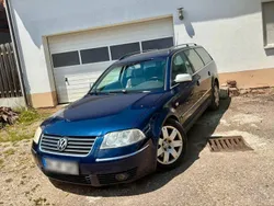 Blau Gebraucht 2002 VW Passat Highline Kombi | 799 €