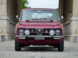 Rot Gebraucht 1974 Alfa Romeo Giulia Super Limousine | 16.888 €
