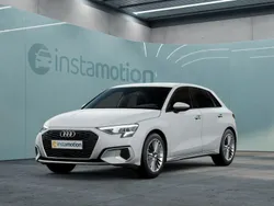 Weiß Gebraucht 2023 Audi A3 Sportback Advanced Limousine | 28.000 € (Guter Preis)