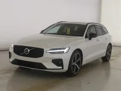 Crystal white pearl / metallic Gebraucht 2024 Volvo V60 Ultra Kombi | 42.450 € (Teuer)