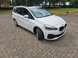 Weiß Gebraucht 2021 BMW 220 Gran Tourer Sport Line Van / Kleinbus | 22.899 € (Fairer Preis)
