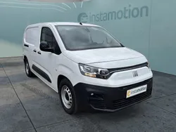 Weiß Gebraucht 2022 Fiat e-Doblò Van / Kleinbus | 23.098 € (Fairer Preis)