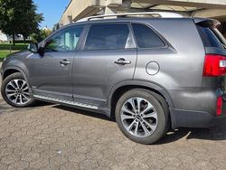 Grau Gebraucht 2015 Kia Sorento Platinum Edition SUV | 16.550 € (Fairer Preis)
