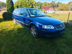 Blau Gebraucht 2002 VW Passat Kombi | 2.450 € (Etwas zu teuer)