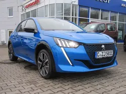 Blau Gebraucht 2022 Peugeot e-208 GT Kleinwagen | 23.900 € (Teuer)