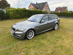 Grau Gebraucht 2010 BMW 320 Kombi | 9.990 €
