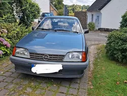 Blau Gebraucht 1985 Opel Rekord Limousine | 4.350 €