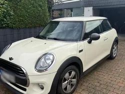 Beige Gebraucht 2018 Mini ONE Kleinwagen | 8.250 €