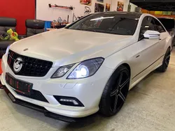 Weiß Gebraucht 2009 Mercedes E500 AMG Coupé | 24.990 €