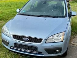 Silber Gebraucht 2006 Ford Focus Ghia Limousine | 1.999 € (Guter Preis)