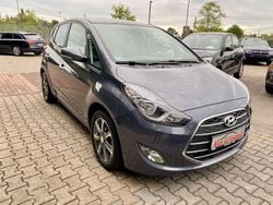 Grau Gebraucht 2016 Hyundai ix20 Passion Van / Kleinbus | 9.999 € (Fairer Preis)