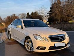 Weiß Gebraucht 2009 Mercedes E250 AMG line Limousine | 13.799 € (Teuer)