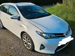 Weiß Gebraucht 2014 Toyota Auris Hybrid Kombi | 6.350 € (Superpreis)