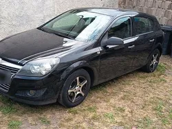 Schwarz Gebraucht 2009 Opel Astra Kleinwagen | 1.900 € (Guter Preis)