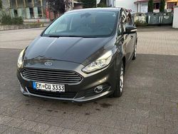 Grau Gebraucht 2016 Ford S-MAX Titanium Van / Kleinbus | 11.700 € (Fairer Preis)