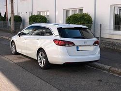 Weiß Gebraucht 2018 Opel Astra Kombi | 6.500 €