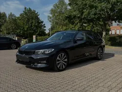 Schwarz Gebraucht 2020 BMW 330 Sport Line Kombi | 29.000 € (Fairer Preis)