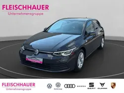 Grau Gebraucht 2023 VW Golf VIII Life Limousine | 21.490 € (Guter Preis)