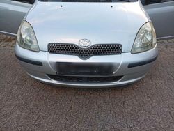 Silber Gebraucht 2002 Toyota Yaris Sol Limousine | 2.150 € (Teuer)